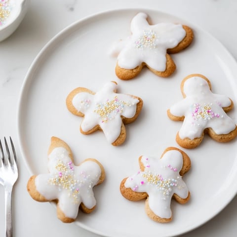 Golden, crispy Biscuits Anges de Noël cookies shaped like angels, ready for holiday treats.